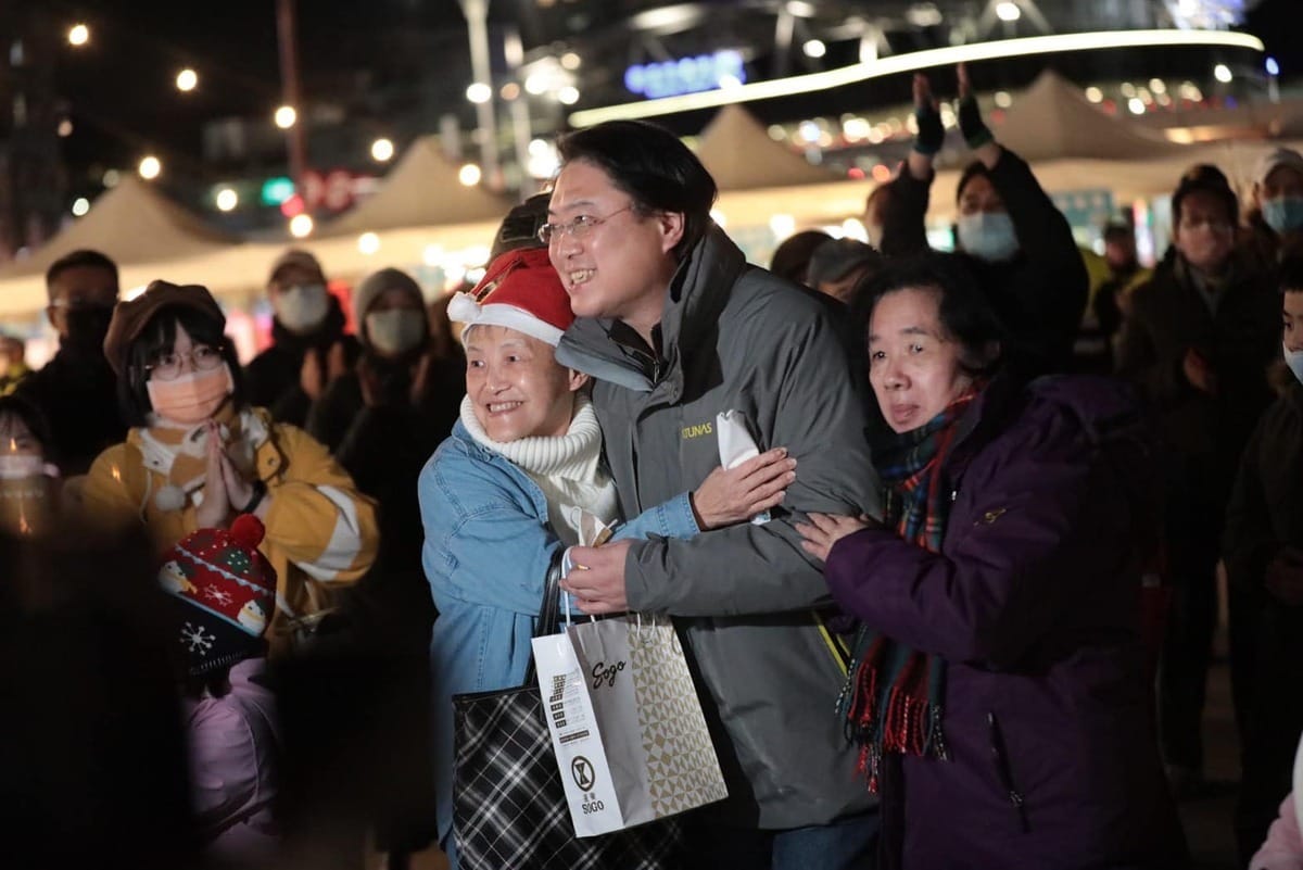 林右昌卸任基隆市長時，不少市民表達不捨與感謝。 圖：翻攝自林右昌臉書