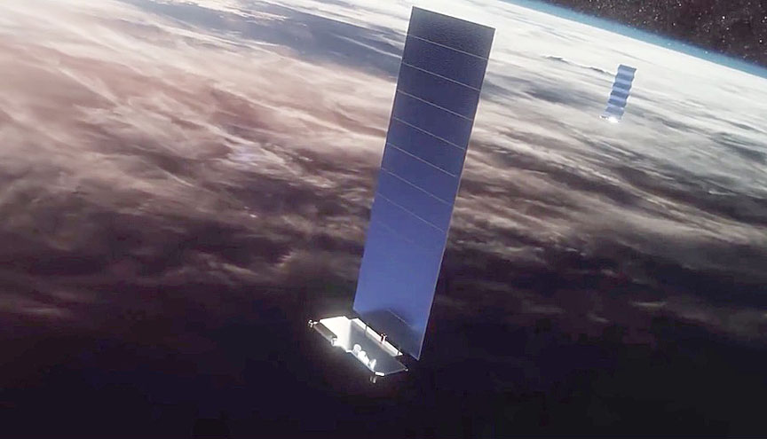 SpaceX 預計讓 100 顆老舊星鏈衛星脫離軌道，然後重返大氣層時完全燃燒這些舊衛星。 圖：翻攝自極光 X（前推特）帳號