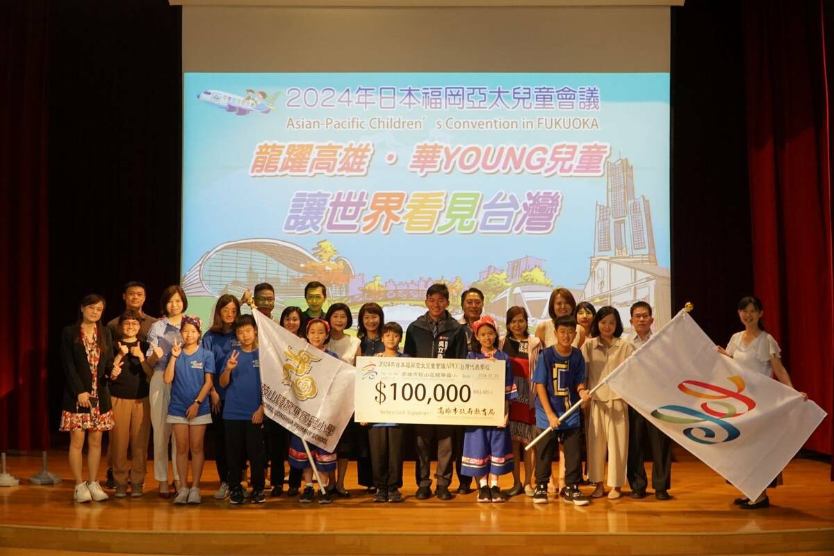 龍華國小學生將赴日參與2024亞太兒童會議，高市教育局公開壯行。 圖：高雄市教育局/提供