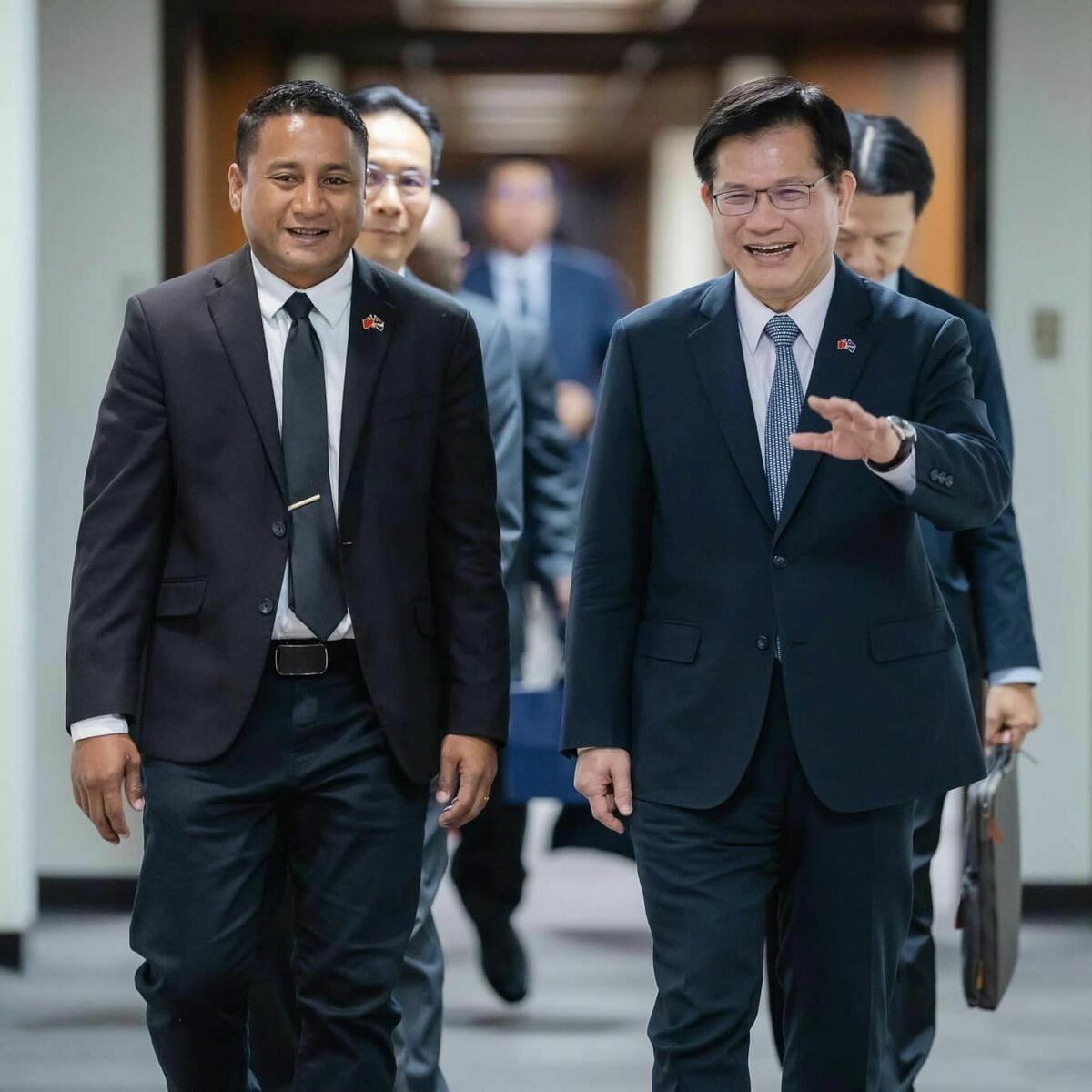 外交部長林佳龍與友邦馬紹爾群島簽署備忘錄。 圖：翻攝自林佳龍臉書