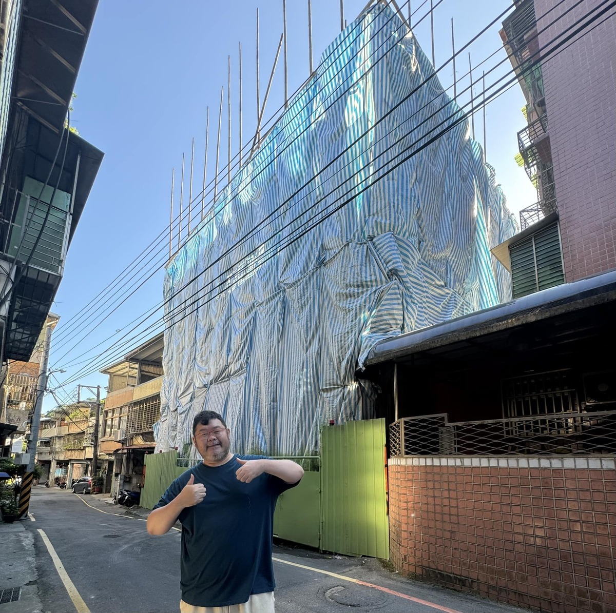 網紅「四叉貓」連續1年追蹤立委黃國昌老家違建爭議進度，今天一早前去朝聖時，發現終於拆掉了。 圖：翻攝自劉宇臉書
