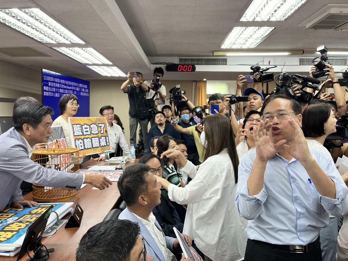 立院內政委員會排審選罷法，兩名召委高金素梅、吳琪銘協調未果。 圖：金大鈞/攝