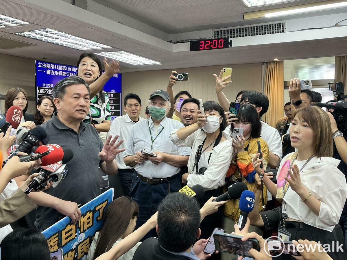 吳靜怡直言，陳智菡跑到立院委員會嗆聲，不就如同為求聲量去裸奔嗎？柯文哲整天想要教育小草、年輕人，麻煩先教好自己身邊的女人。 圖：金大鈞/攝