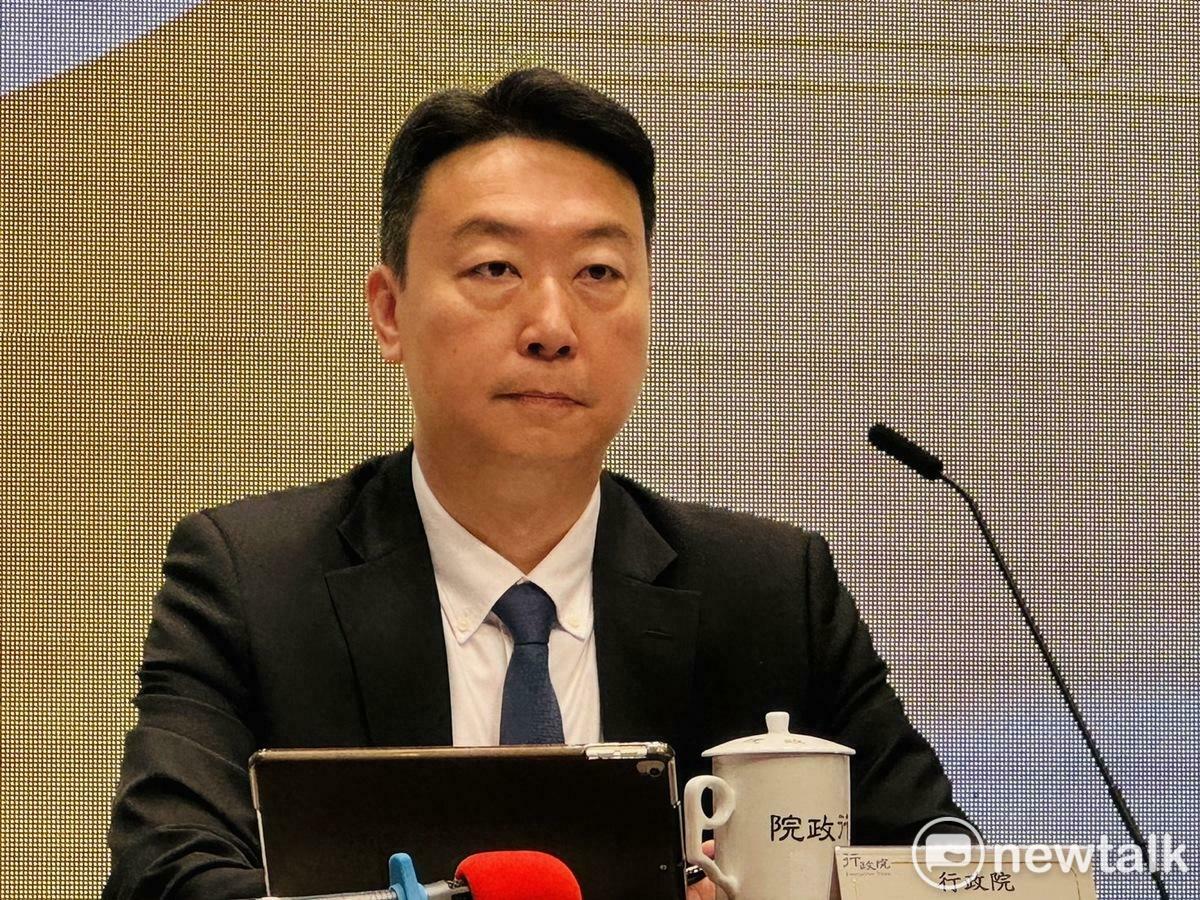 行政院發言人陳世凱表示，由於涉及總預算的編列，因此，今年7月底會確定明年軍公教薪水調幅。 圖：謝莉慧/攝