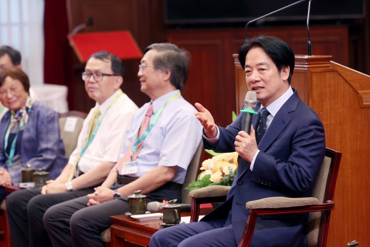 總統賴清德接見我國參加2024年各國國際科學展覽會代表團。 圖：總統府提供