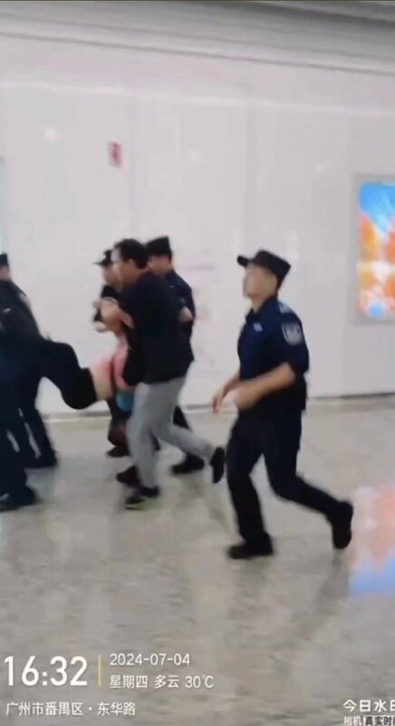 廣州市番禺區沙溪地鐵站再次爆發抗議行動。由於開發商資金鏈斷裂，無法償還村民拆遷款，但仍堅持施工，激起了沙溪村村民的強烈反應。 圖 :翻攝自X帳號@whyyoutouzhele