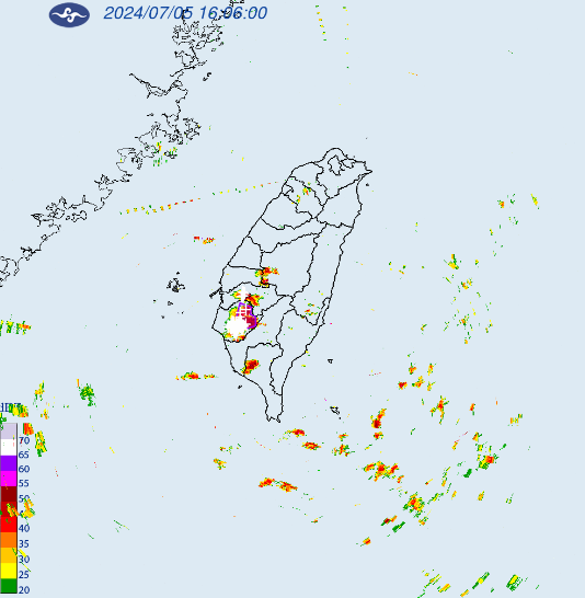氣象署針對「台南市」發布大雷雨即時訊息，持續時間至17時15分止。 圖：翻攝自中央氣象署官網