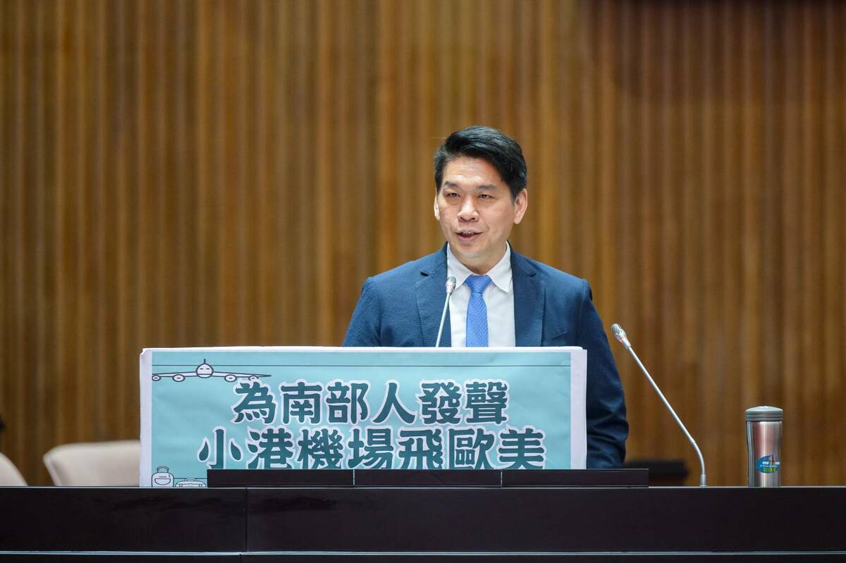 李柏毅要求小港機場引進中型機型。 圖：李柏毅服務處/提供
