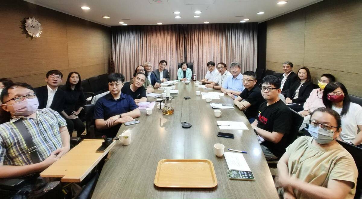 社會住宅推動聯盟於今（5）日拜會內政部劉世芳部長，提出社宅租金、營運管理、包租代管機制建議，也向劉世芳反映中央、地方政府推動社宅過程中，住盟觀察到的社宅現況、住戶需要等個案經驗。 圖：內政部提供
