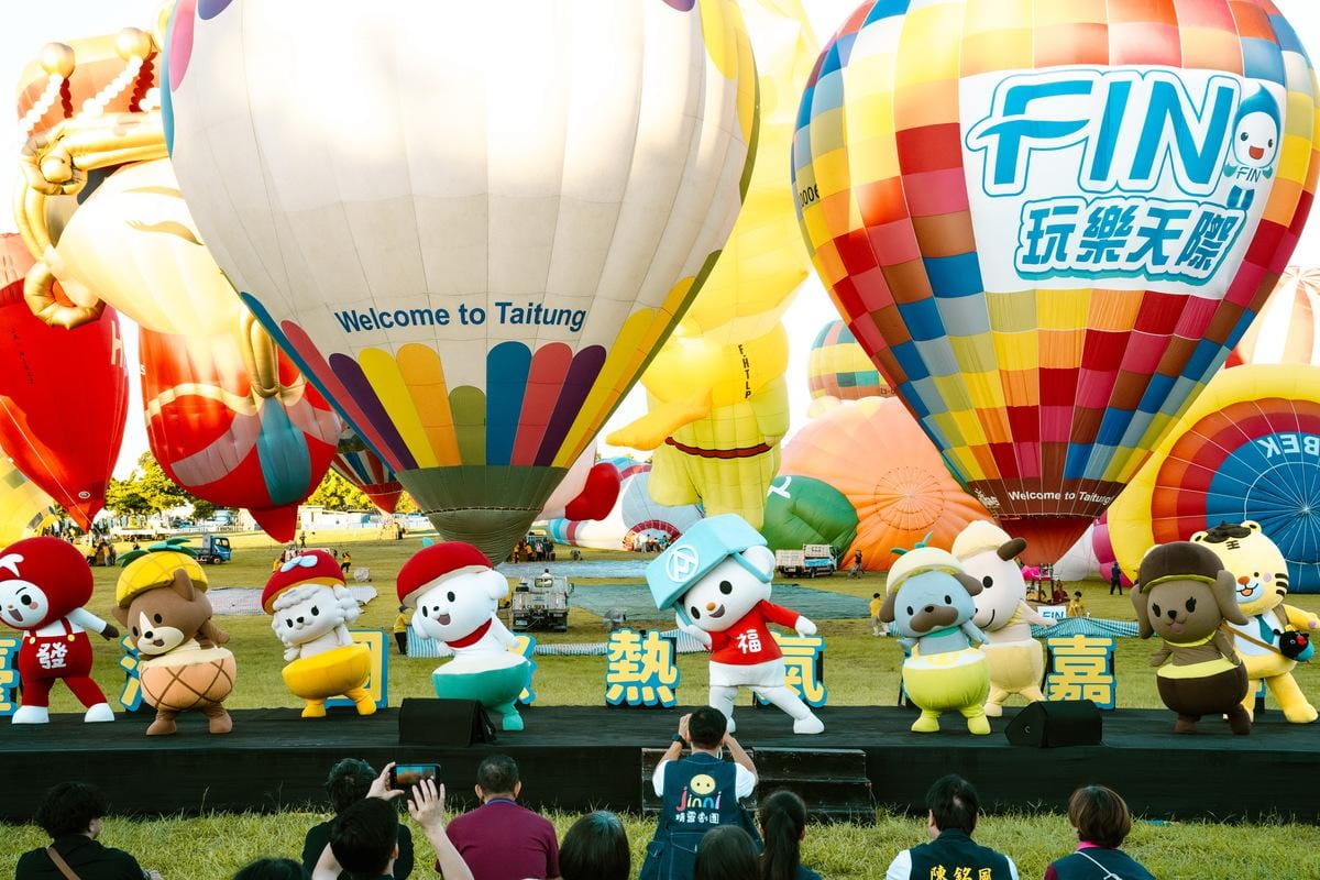 自7月6日起至8月19日，為期45天的熱氣球繫留體驗及造型球展演在台東鹿野高台。 圖：台東縣政府／提供