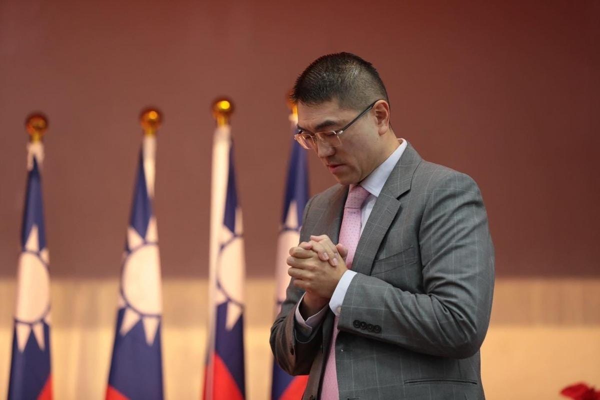 謝國樑過往不出席基隆宮廟活動，如今面臨罷免，其帶隊進香拜拜。 圖：翻攝自謝國樑臉書