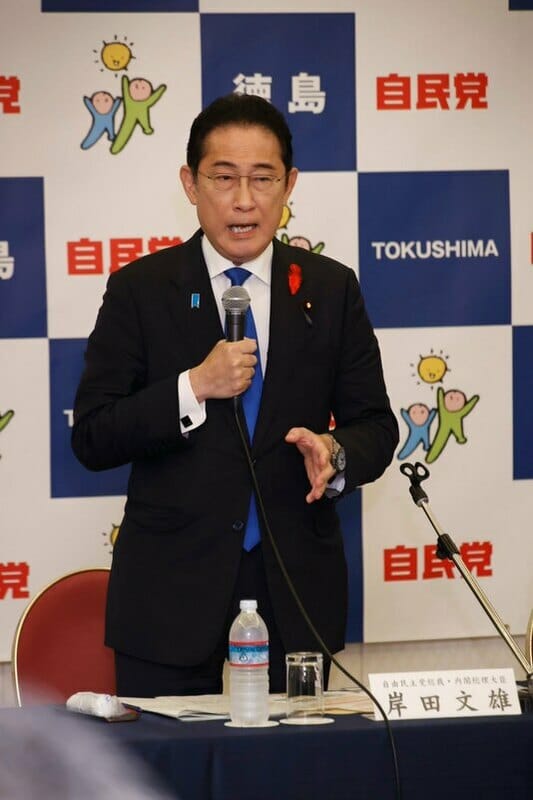 日本媒體NHK報導，日本首相岸田文雄確認不會參加下月舉行的自民黨總裁選舉，這意味着新總裁上任後，岸田將會離任首相職位。 圖：翻攝自岸田文雄臉書