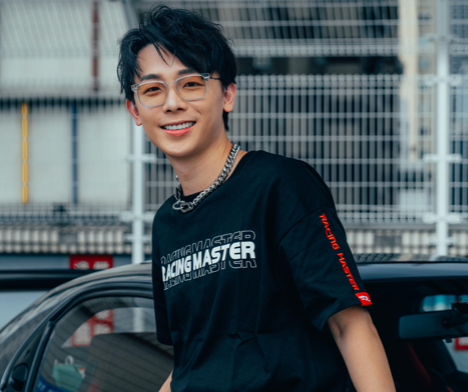 酷炫日前透露有一名陌生男子，連續兩天跑到他公司門口下跪，表示生活過得很困難，希望跟酷炫借錢。 圖：翻攝自酷炫IG