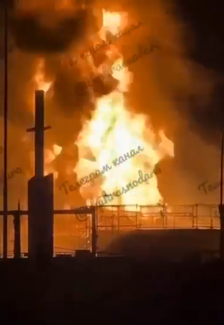 克拉斯諾達爾和羅斯托夫，也遭到烏軍無人機攻擊。當地的油庫和電信基礎設施被無人機破壞。 圖：翻攝自 NOELREPORTS X（前推特）帳號