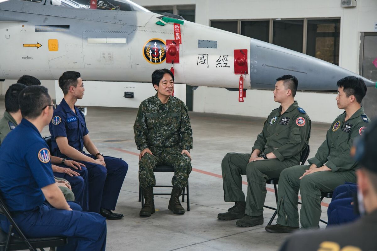 「國軍精神戰力週」將從今日（7/9）至7/11止，為期三天。賴清德總統今（9）日上午以預錄影片方式現身莒光園地，與戰鬥機聯隊官兵進行對談，並回應官兵提問。 圖：青年日報提供