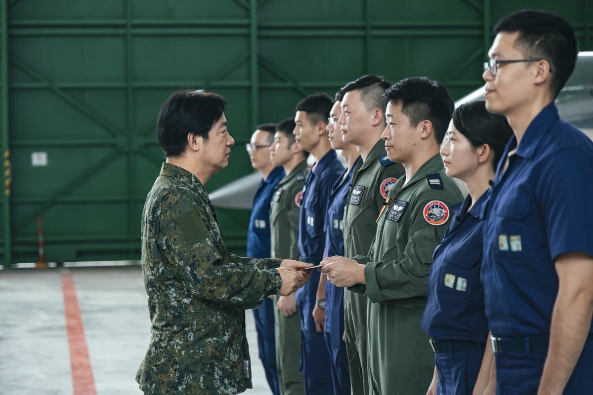 賴清德總統日前前往台中清泉崗基地視導「空軍第三戰術戰鬥機聯隊」。 圖：青年日報提供