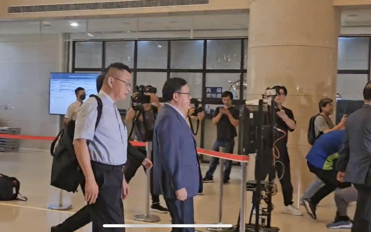 鄭文燦赴桃園地院開羈押庭。 圖：林昀真/攝