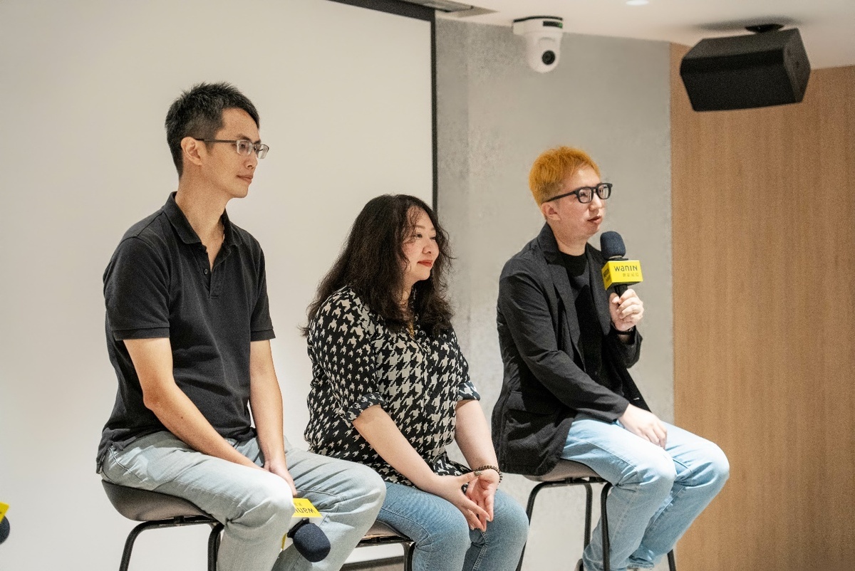 「不藏私學堂」遊戲產業講座，邀請業界講師飛鳥涼不涼（左）、網銀國際企劃處呂宜芳處長（中）、吹著魔笛的浮士德（右）。 圖：網銀國際／提供