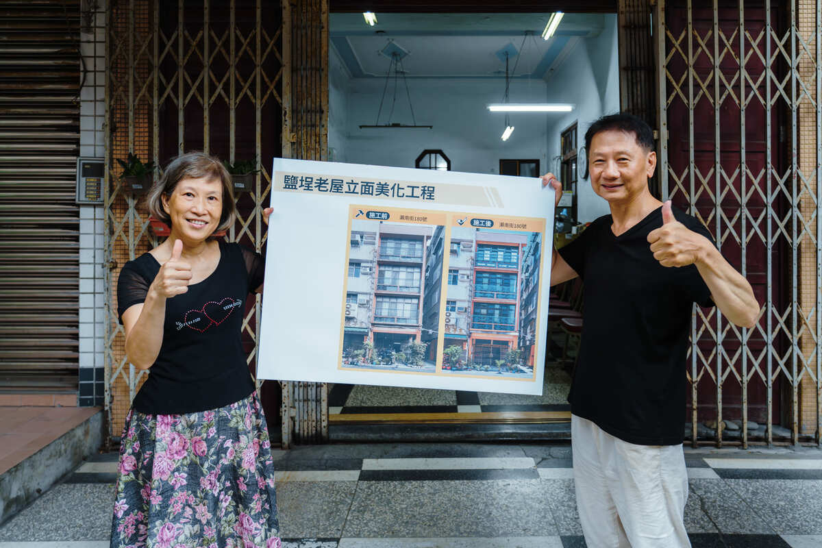 首棟完成挽面的瀨南街老屋屋主感謝高市府用心修繕。 圖：高雄市文化局/提供