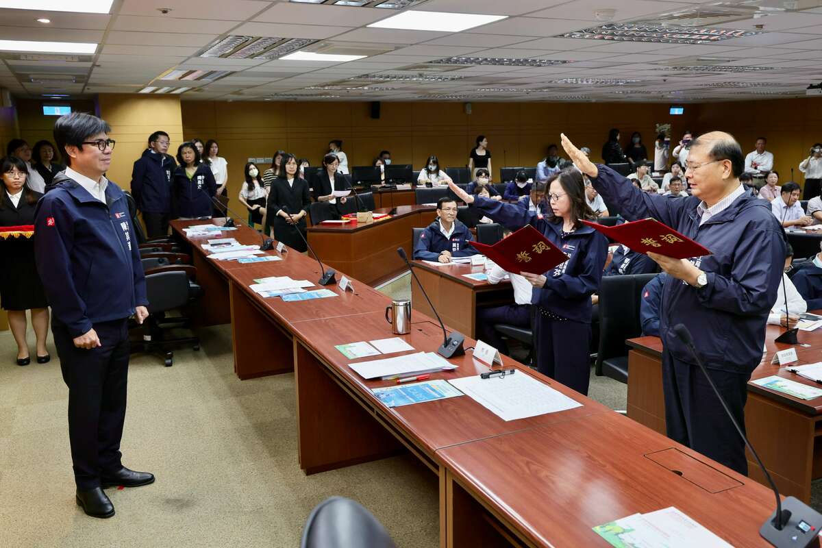 陳其邁主持高市勞工局及社會局新任局長宣誓就職。 圖：高雄市政府/提供