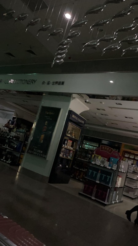 金門9日中午11時55分發生全島大停電，免稅商店也一片漆黑。 圖：翻攝「臉書」@Ava Wu