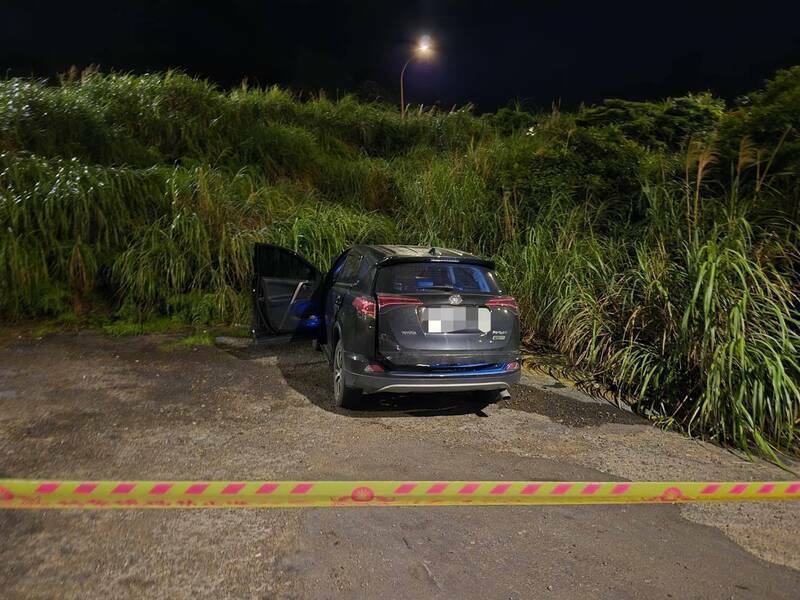 三重劉姓女子遭砍殺多刀慘死，廖姓丈夫攜死1歲兒子逃到馬槽橋，疑悶死兒子後在車內輕生。 圖：警方提供