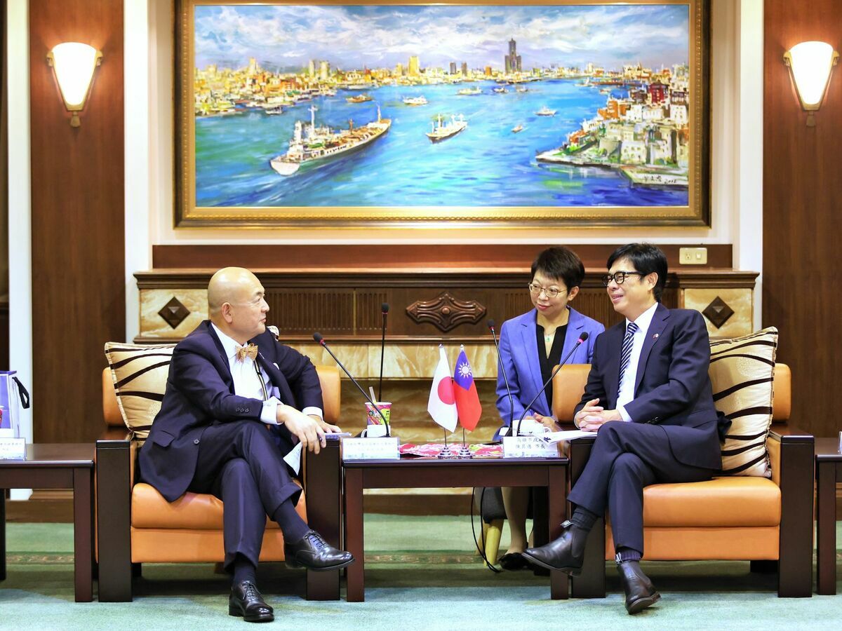 片山和之(左)首度拜會陳其邁(右)。 圖：高雄市行國處/提供