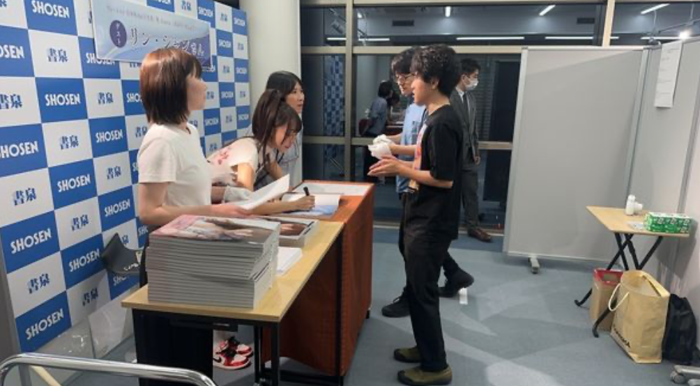 活動當天湧入大量日本粉絲，簽書活動竟進行了4小時才結束。 圖：翻攝自林襄IG