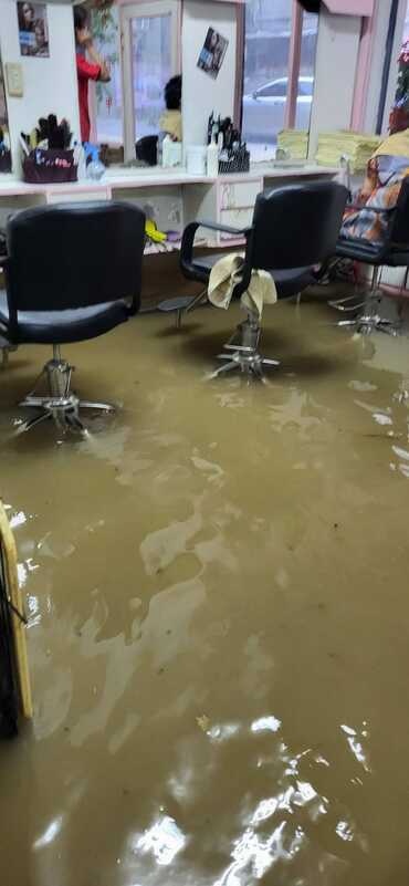 國民黨台北市議員李明賢分享多張因雷陣雨導致南港淹水的照片。 圖：翻攝李明賢臉書