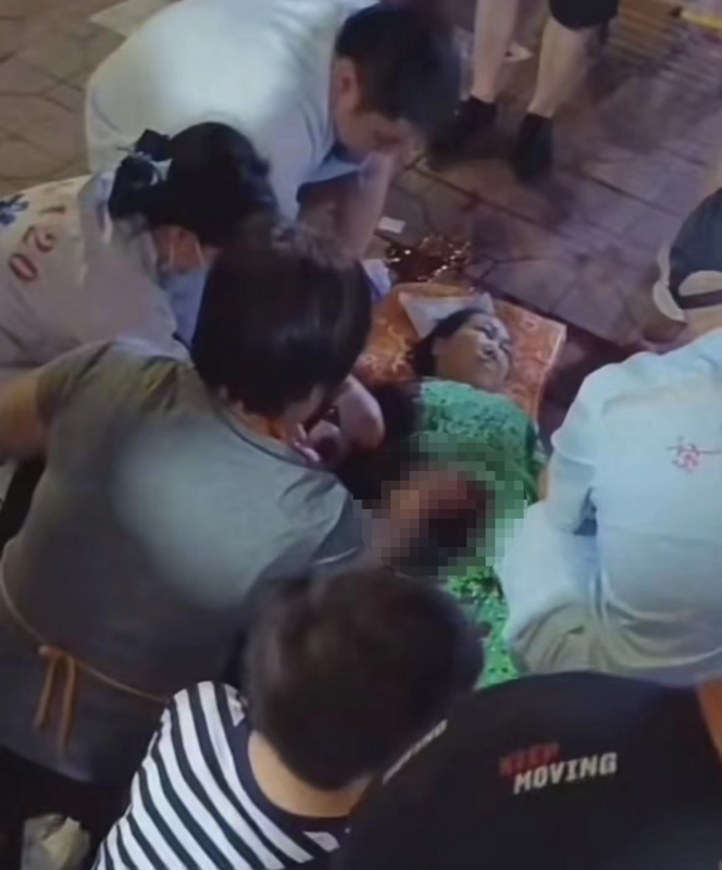四川成都驚傳砍人事件，兩名傷者各挨七刀和四刀。  翻攝自 清丝老师谈治国理政 X