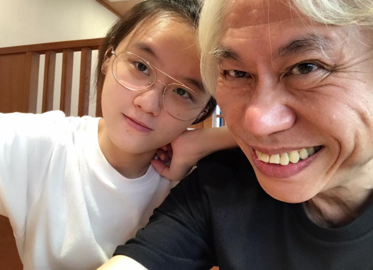今(13)日林靖恩（左）罕見透露近況「我現在很好，固定有回診吃藥」。 圖：翻攝自林靖恩FB