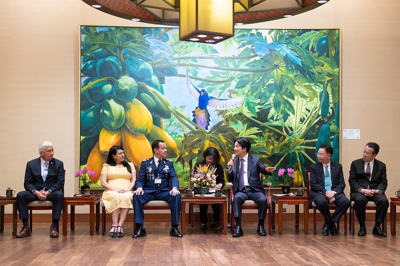 賴清德總統今（11）日上午接見國防大學「113年遠朋西語高階軍官班」。 圖：總統府提供