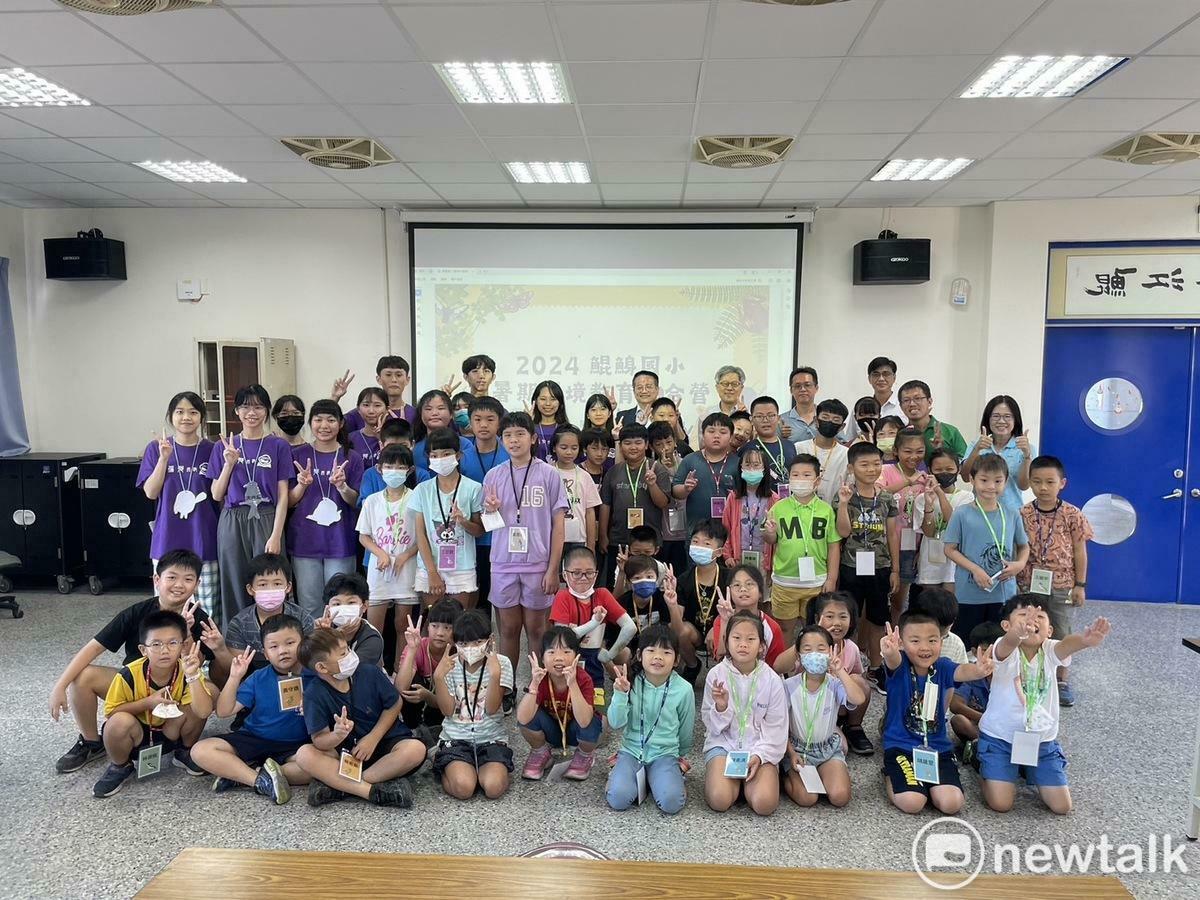 國立臺南大學USR計畫「為偏鄉而教」再度出發，第二站來到將軍區鯤鯓國小及七股區龍山國小。此次營隊由生態暨環境資源學系主任王一匡教授帶領，與台南市野鳥學會及上海商業儲蓄銀行共同合作，落實南大社會責任與上海商銀ESG兩大目標。 圖：台南市野鳥學會提供