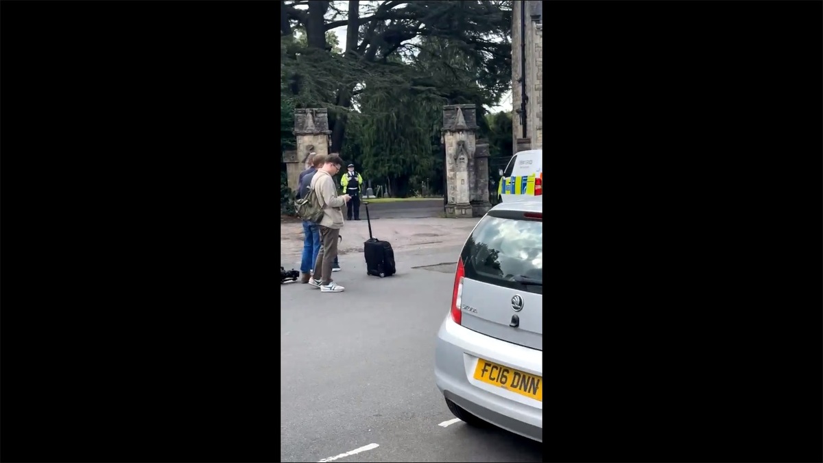 英國日前發生一起大規模的謀殺案，一名《 BBC 》記者的妻子與兩名女兒遭到謀殺，英國警方在當地時間 10 日下午成功逮捕涉案嫌犯。 圖：擷取自 @Aerio1i X 分享影片