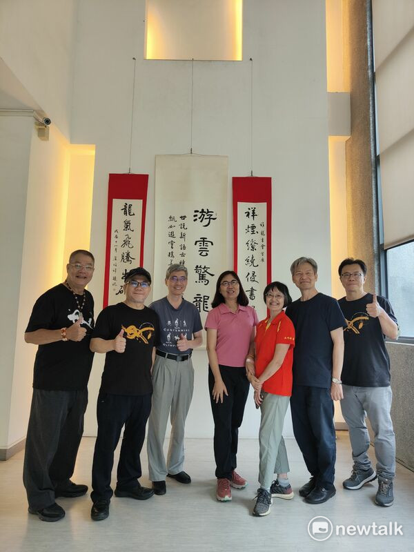 書法家廖禎祥及早期祥龍書會成員自即日起至8月1日在明宗書法藝術館盛大舉辦「清氣消暑──廖禎祥老師暨祥龍書會師生聯展」。 圖：黃博郎／攝