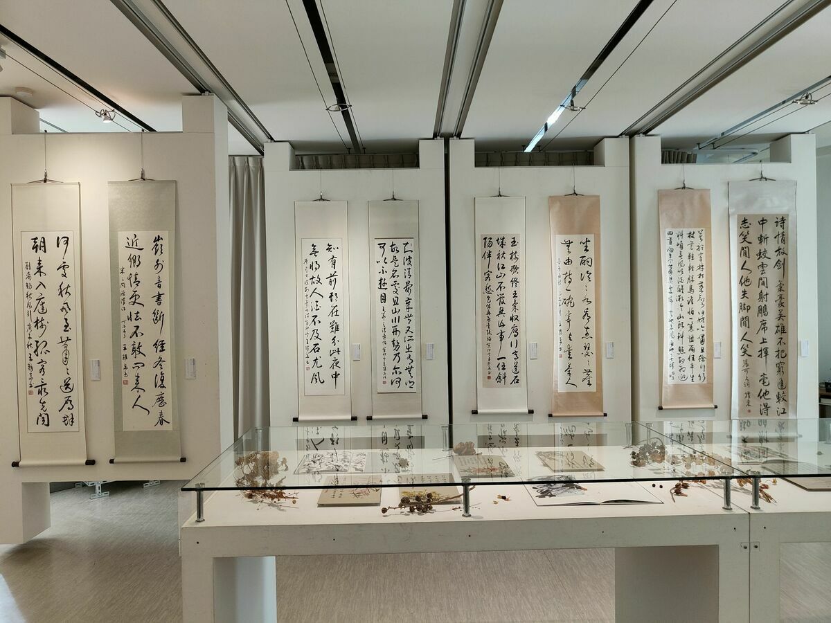 書法家廖禎祥及早期祥龍書會成員自即日起至8月1日在明宗書法藝術館盛大舉辦「清氣消暑──廖禎祥老師暨祥龍書會師生聯展」。 圖：黃博郎／攝