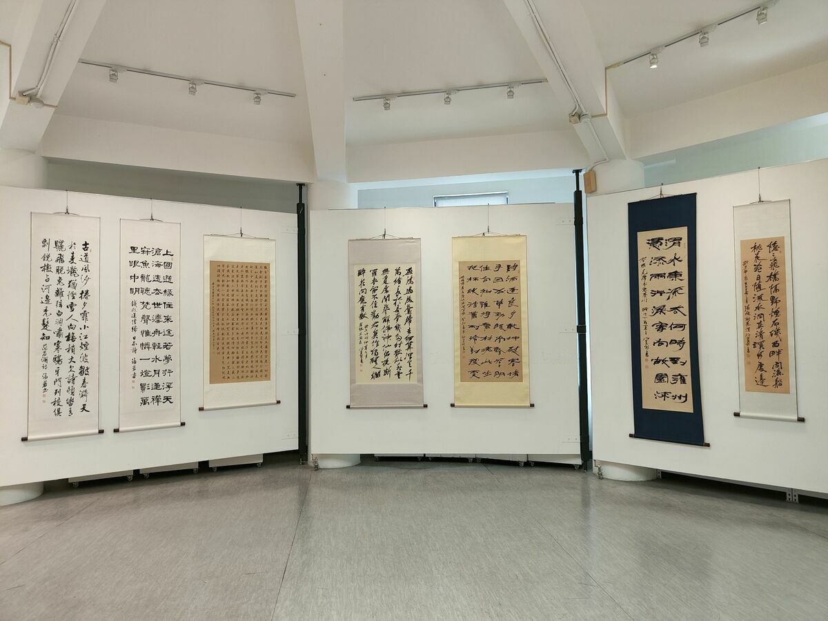 書法家廖禎祥及早期祥龍書會成員自即日起至8月1日在明宗書法藝術館盛大舉辦「清氣消暑──廖禎祥老師暨祥龍書會師生聯展」。 圖：黃博郎／攝