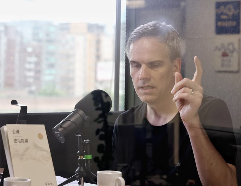 德國作家施益堅（Stephan Thome）（圖）日前接受中央社Podcast「文化普拉斯」專訪時指出，現在是關鍵時刻，台灣人應該要好好思考怎麼團結這裡的每一個人，向中國表示「我們不會投降，我們不要在中國的統治下生活」。 圖：中央社提供