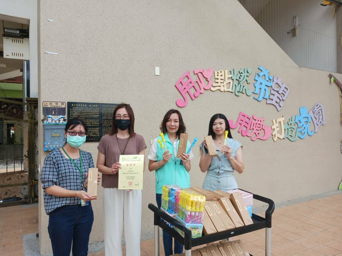九宮酪創意甜點送愛心作公益。 圖：九宮酪創意甜點/提供