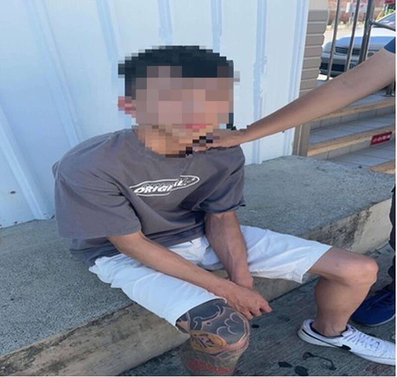 和美警方逮捕出面取款的車手，發現兩名車手分別只有17歲與19歲。  圖：警方提供