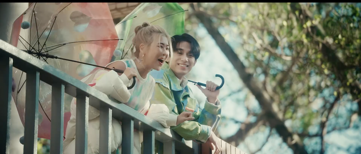 《為你寫了一首RnB》MV中，木星與男主角從一開始的甜蜜，中間經歷了摩擦、爭執，最後必須殘忍分離，好幾幕都讓木星抱著對方痛哭。 圖：截自這群人 木星臉書