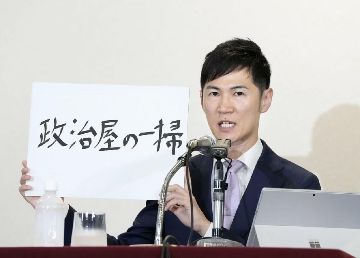 石丸伸二沒有具體政見，只有「把政客一掃而空」之類的口號，好像他自己不是政客。 圖：攝自共同通訊社官網