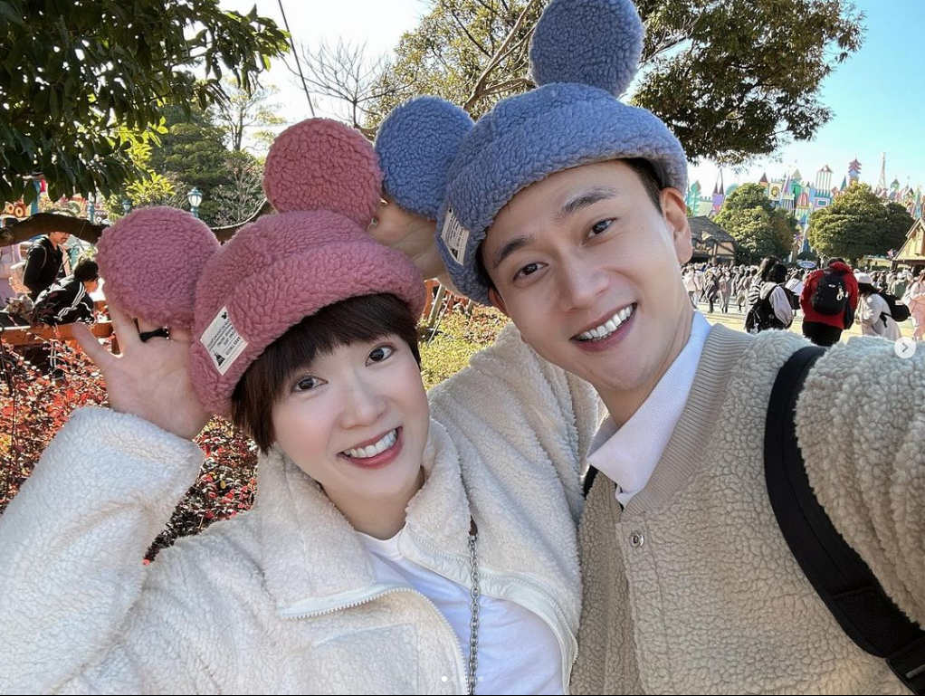 孫可芳（左）去年與劉冠廷（右）結婚，隔年生下兒子「小太陽」。 圖：取自孫可芳IG