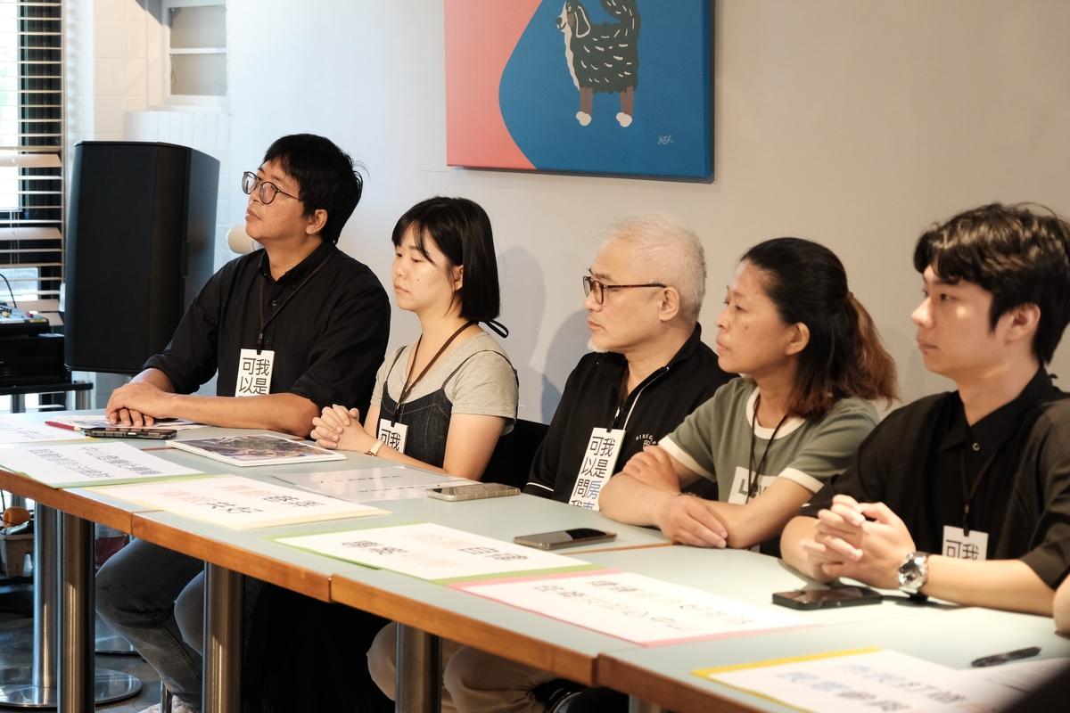台北市赤峰街、南西中山商圈高達上百間店家近期頻遭檢舉違反「土地使用分區條例」，在地店家、房東及居民組成「台北市心中山巷弄好生活商圈發展協會」，今（12日）召開記者會，向北市府提出3點訴求。 圖：台北市心中山巷弄好生活商圈發展協會 / 提供
