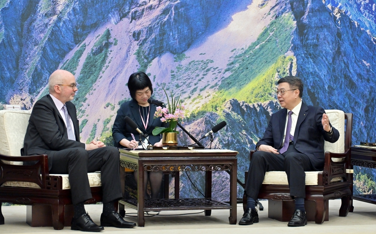 接見AIT處長谷立言 卓揆：盼台灣能參與「印太經濟架構」