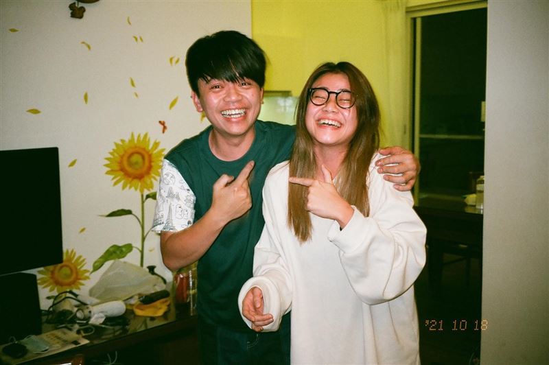 蔡阿嘎（左）過去與嘎妹（右）感情相當好。 圖：取自嘎妹臉書