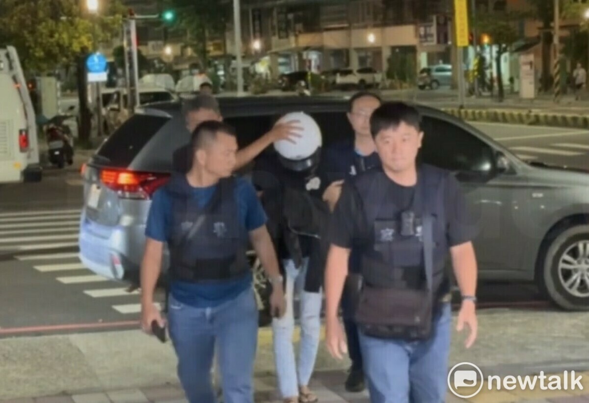 台南市區漁會理事長林士傑本月8日遭槍擊身亡，警方採證遺留在做案車輛的口罩，掌握具暴力前科的張姓男子涉有重嫌，警方12日下午持拘票在高雄仁武區逮捕張嫌，帶回台南深入調查， 圖：黃博郎／攝