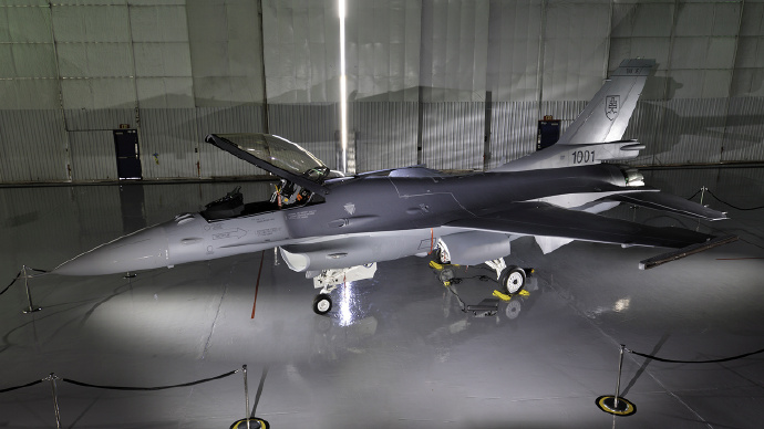 台灣向美採購66架全新F-16V（Blk70）戰機，傳已克服軟體整合及開發瓶頸，年底前可順利交付1架原型機給空軍。 圖：翻攝Lockheed Martin官網