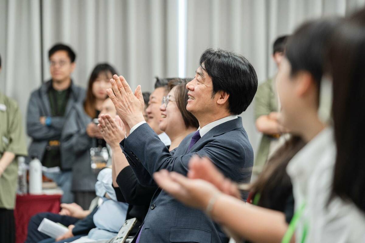 民主進步黨「2024國務青旗艦營」，總統兼黨主席賴清德聽取簡報。 圖：民進黨提供