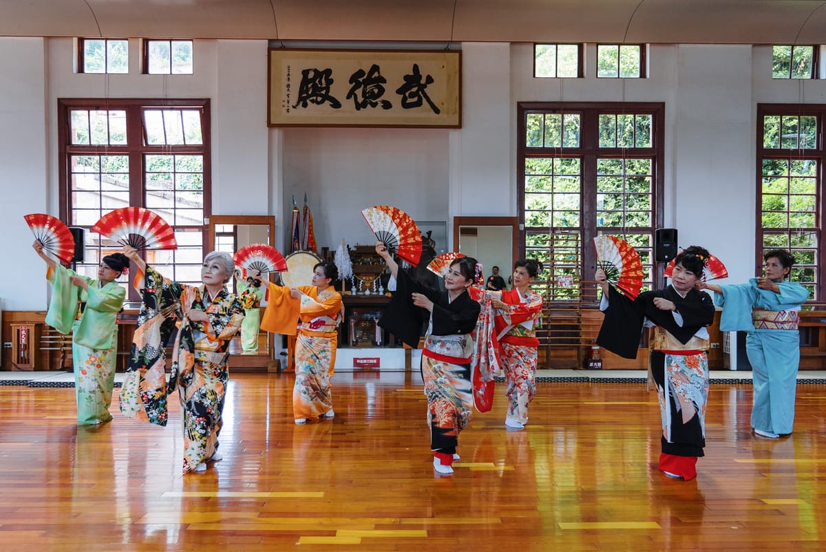 高雄羽衣會日本舞踊團及屏東分會團隊演出。 圖：高雄市文化局/提供